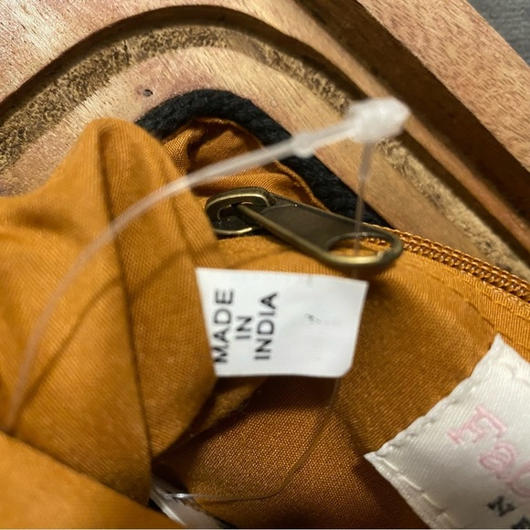 NWT Paisley Beaded Embroidered Wooden Frame Clutch - Picture 6 of 10